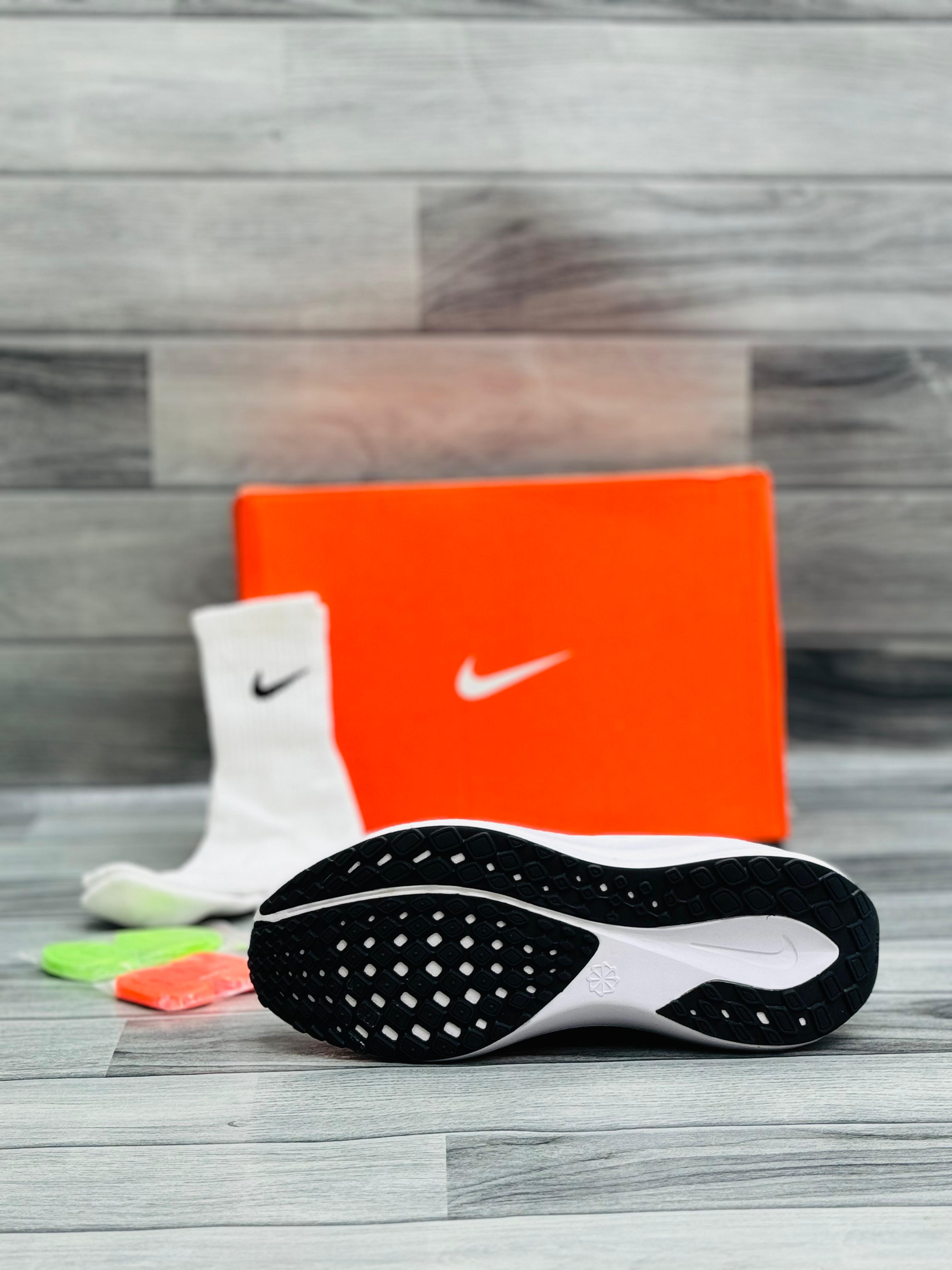 White Air Zoom Performance Running Shoes – Sleek & Lightweight