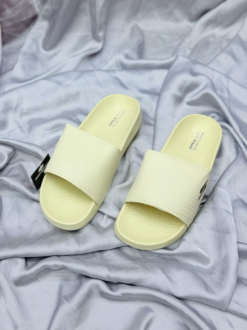 Skechers Premium Comfort Slides Cream Vibe