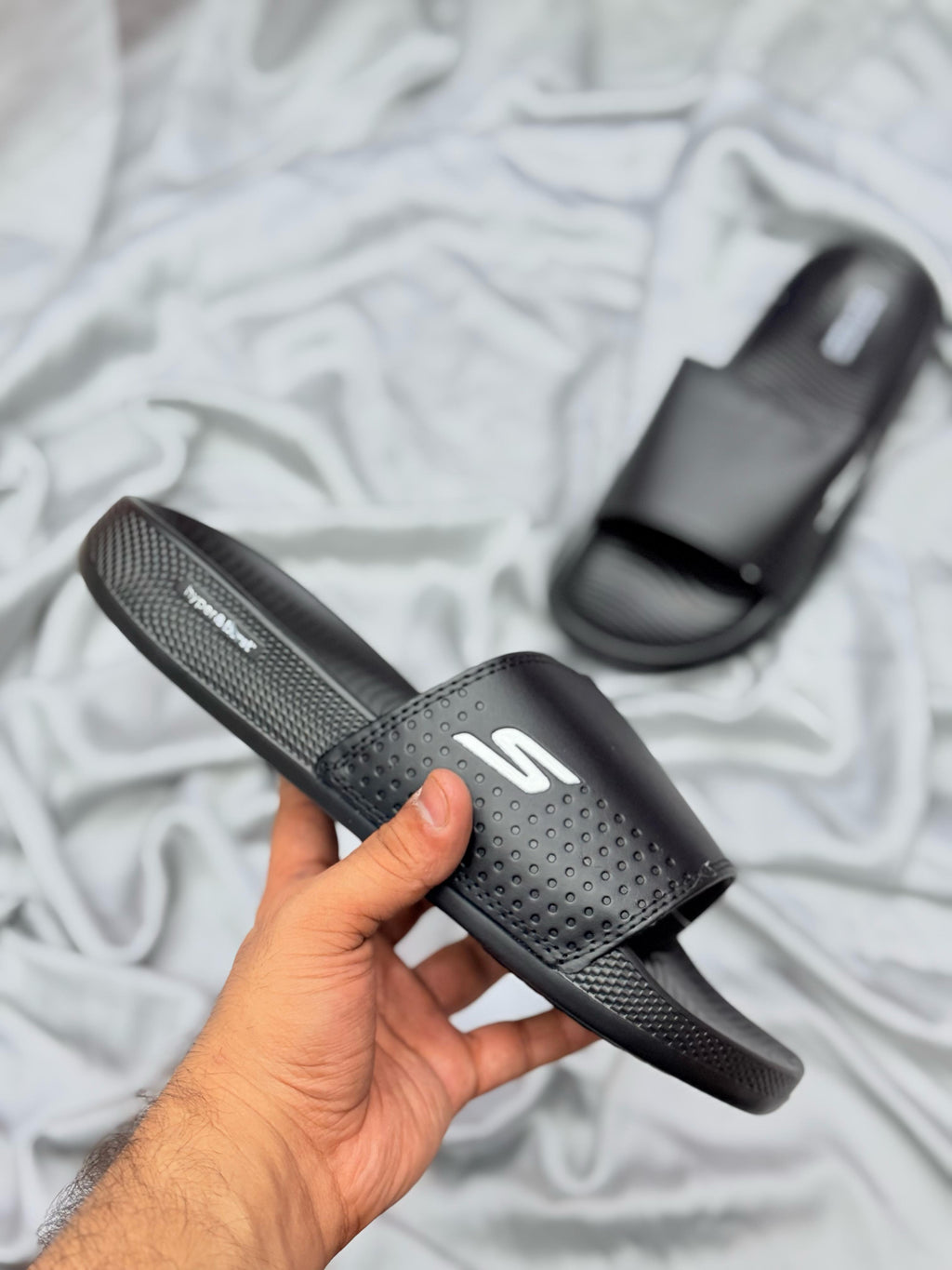 Skechers Premium Comfort Slides – Black Vibe