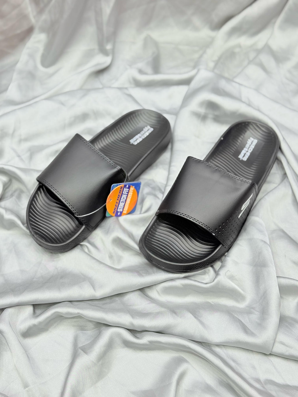 Skechers Premium Comfort Slides – Black Vibe