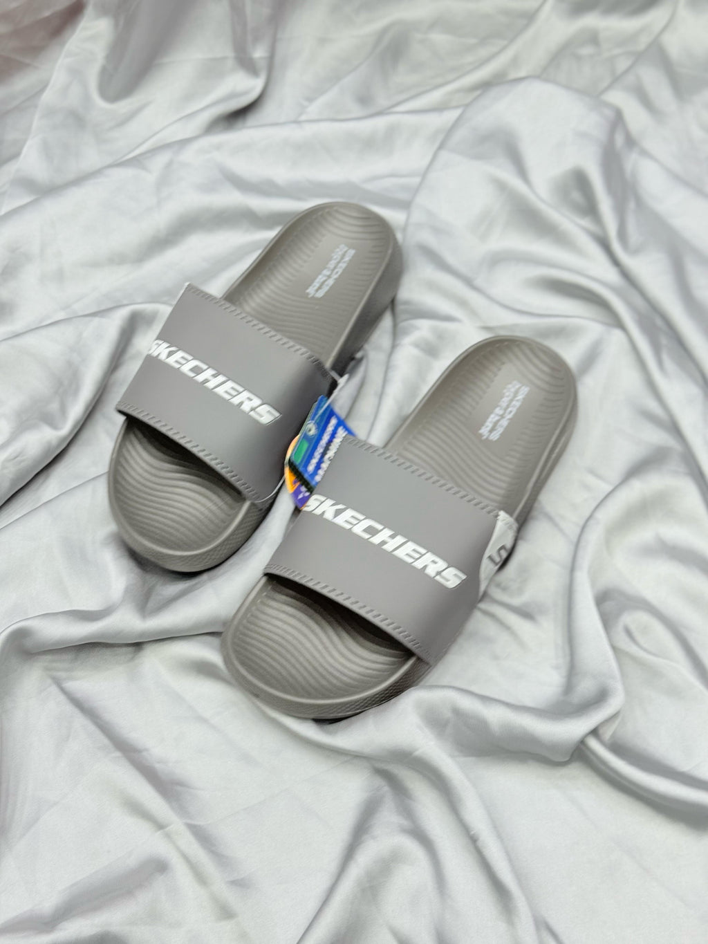 Skechers Premium Slides – Gray Vibe