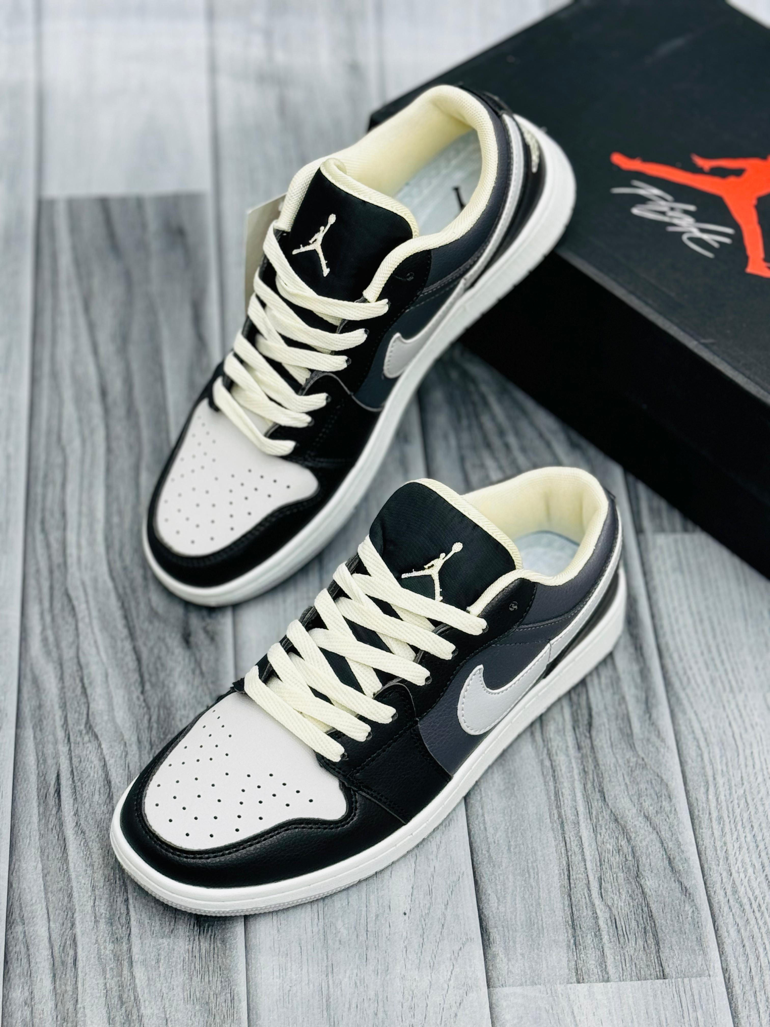 Air Jordan 1 Low Black & White