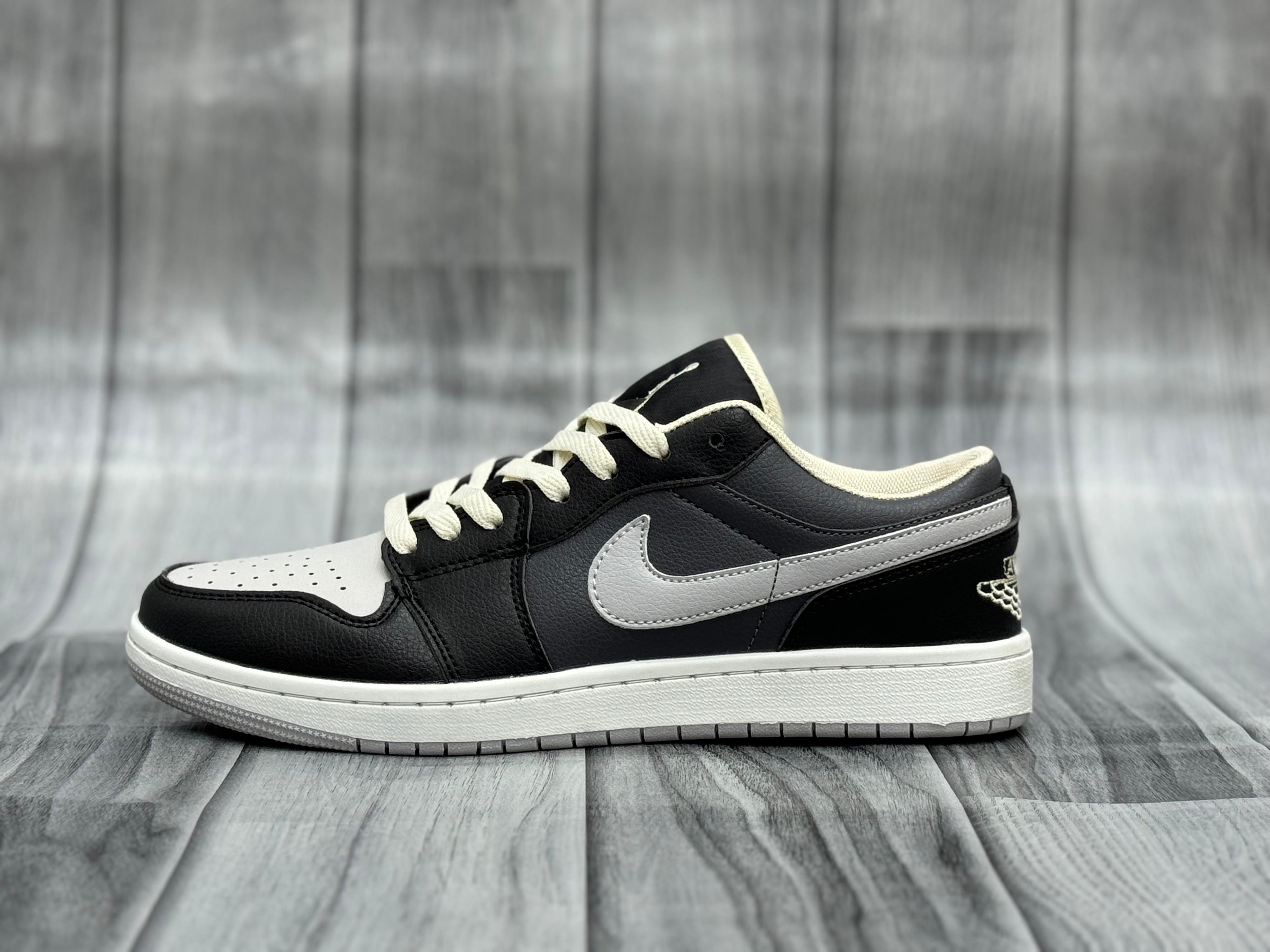 Air Jordan 1 Low Black & White
