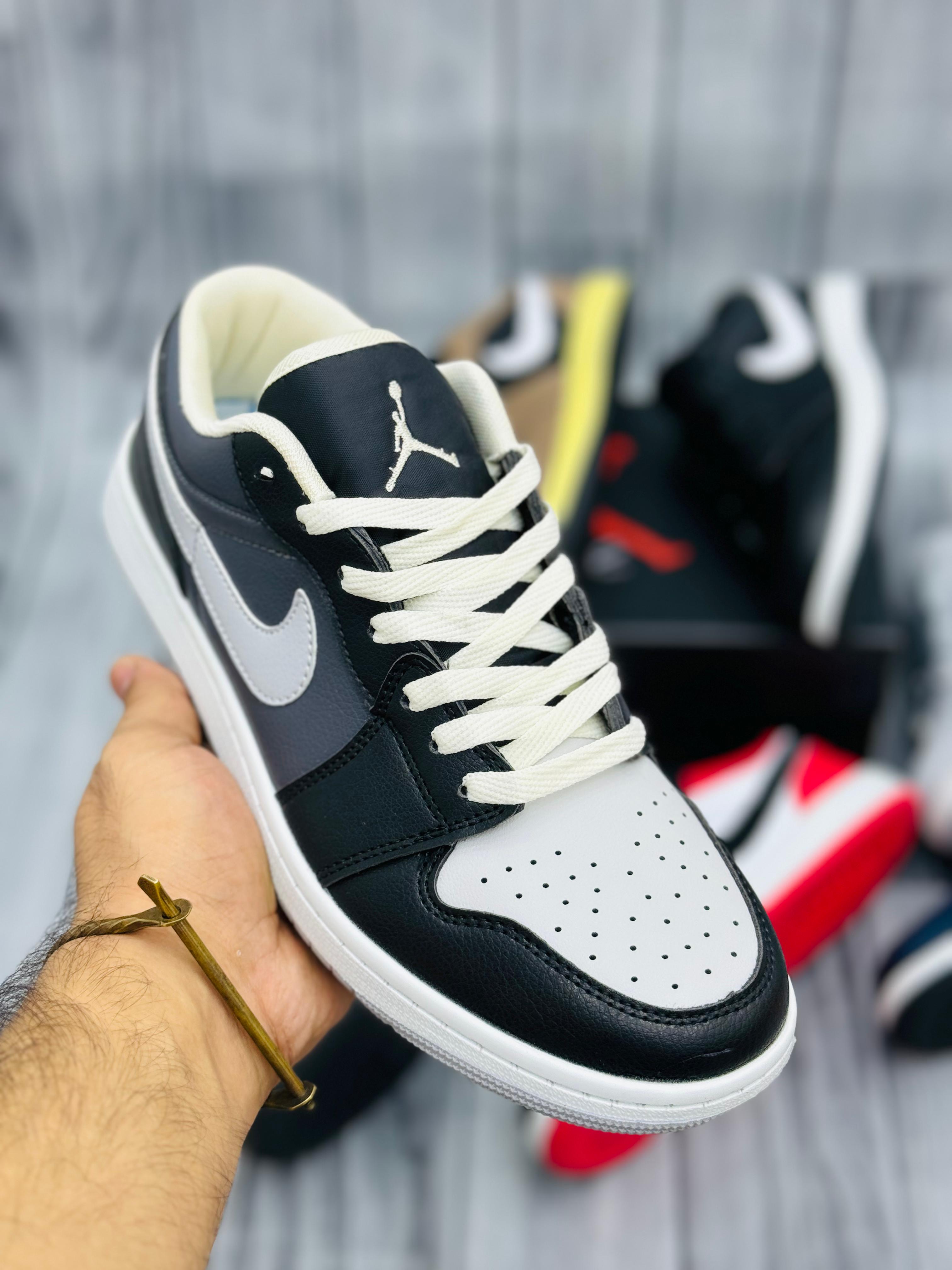 Air Jordan 1 Low Black & White