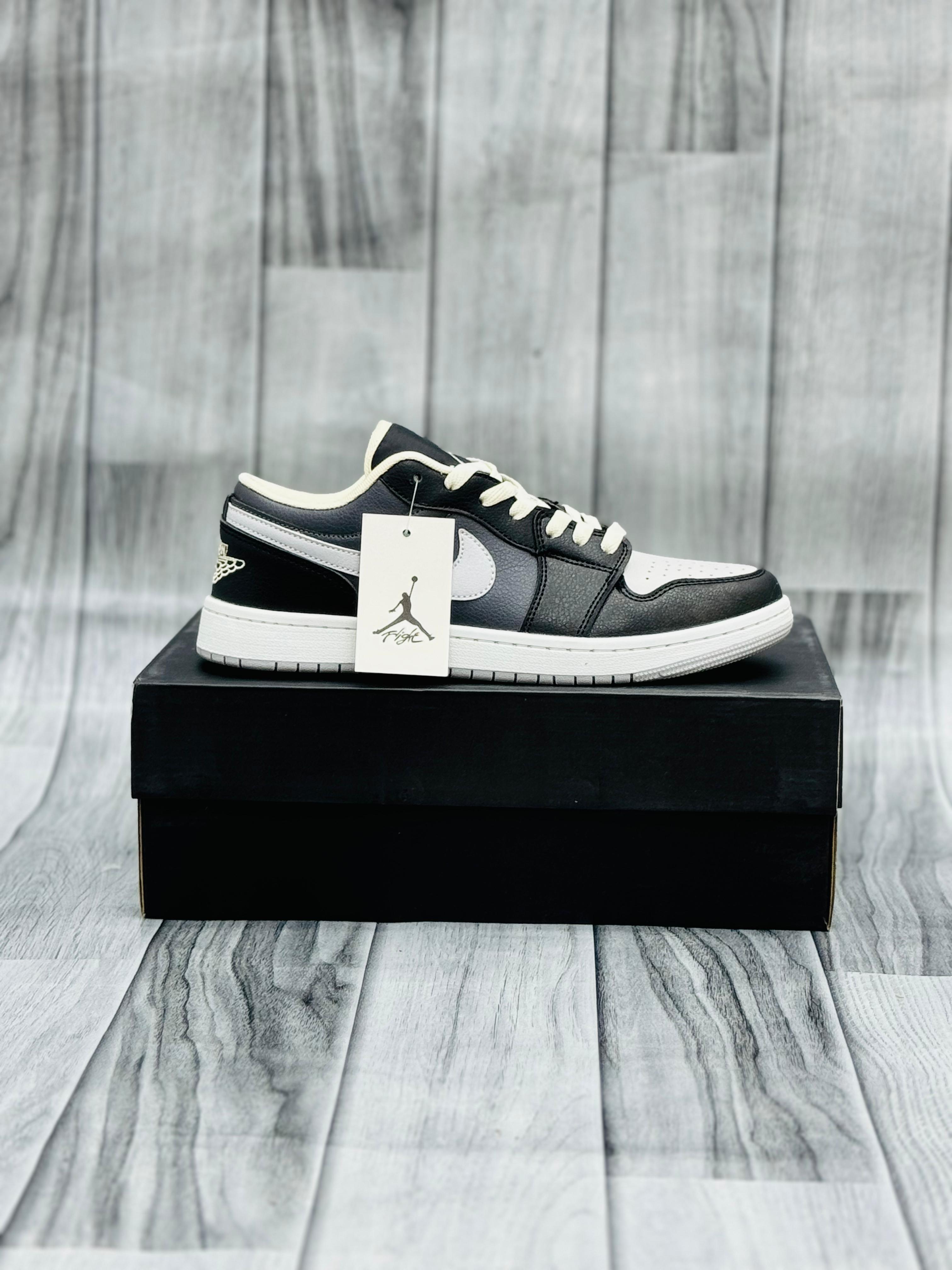 Air Jordan 1 Low Black & White