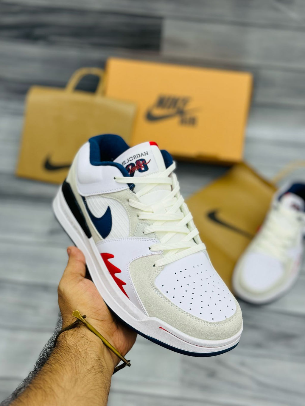 Air Jordan 1 Low SE - White/Navy/Red