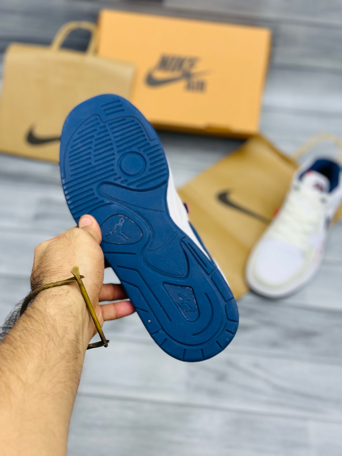 Air Jordan 1 Low SE - White/Navy/Red