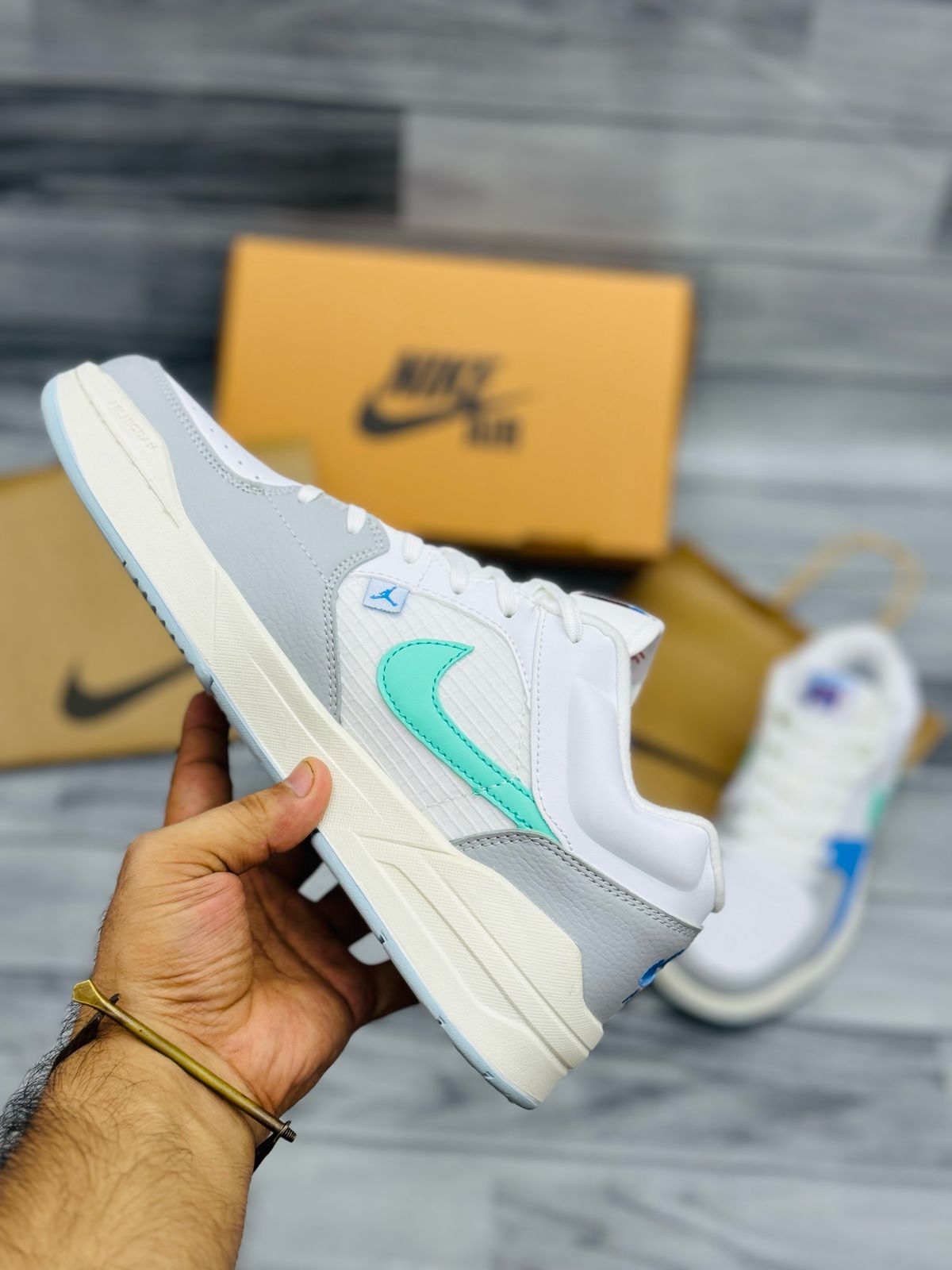 Air Jordan 1 Low SE - White/Navy/Red