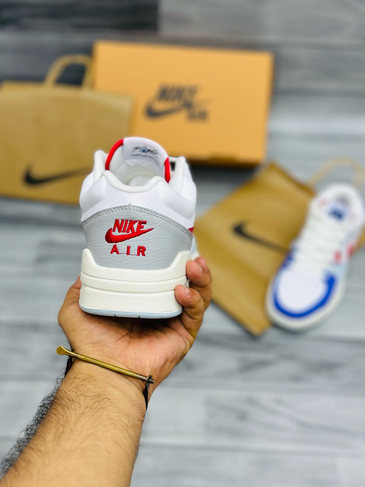 Air Jordan 1 Low SE - White/Navy/Red