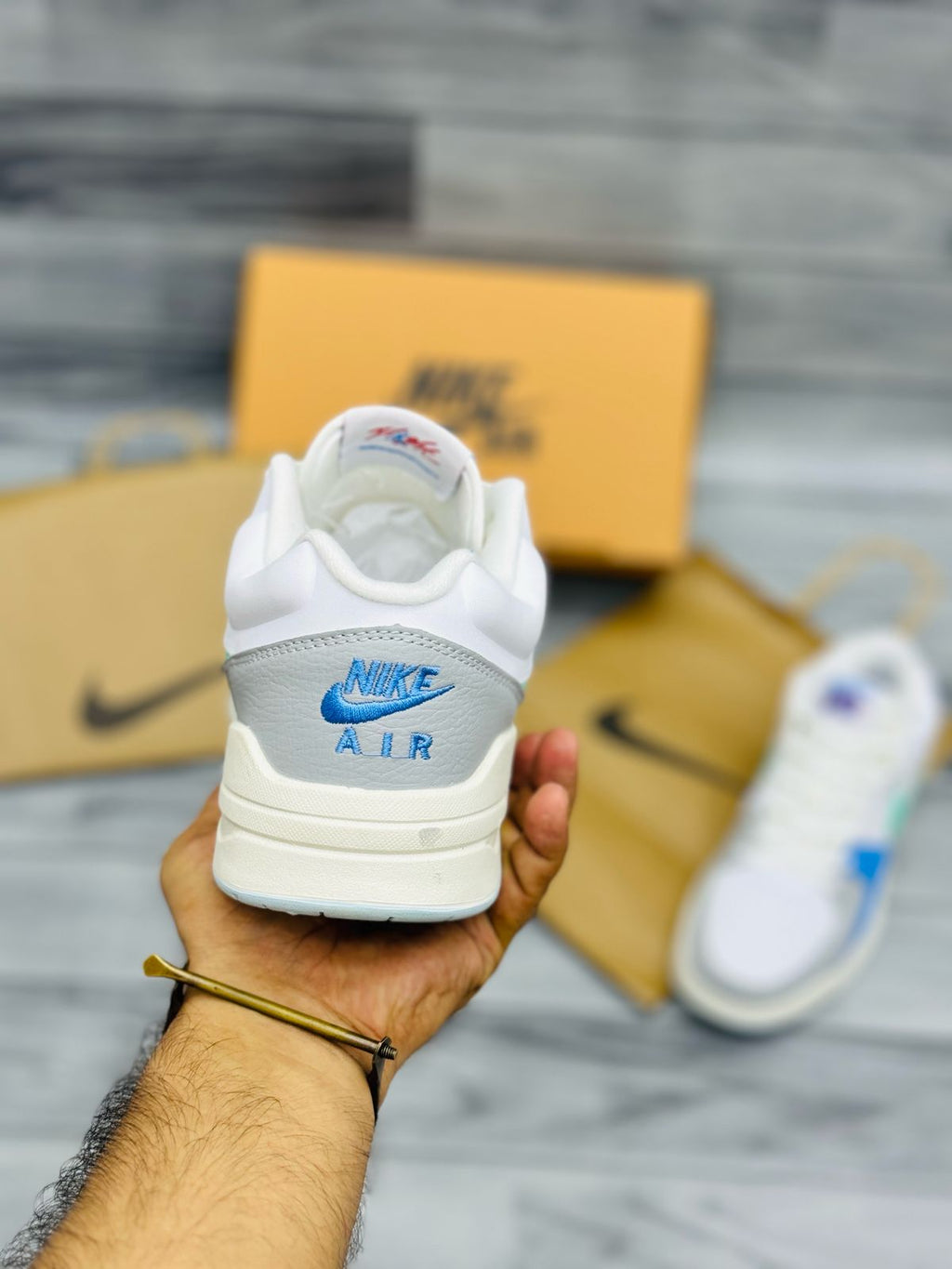 Air Jordan 1 Low SE - White/Navy/Red