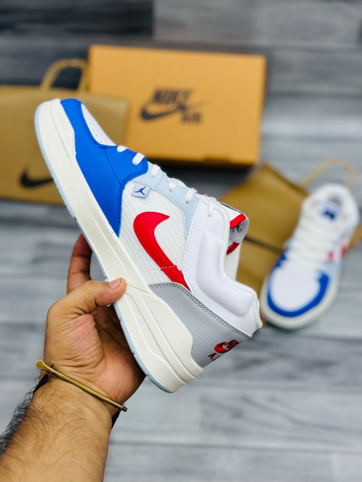 Air Jordan 1 Low SE - White/Navy/Red