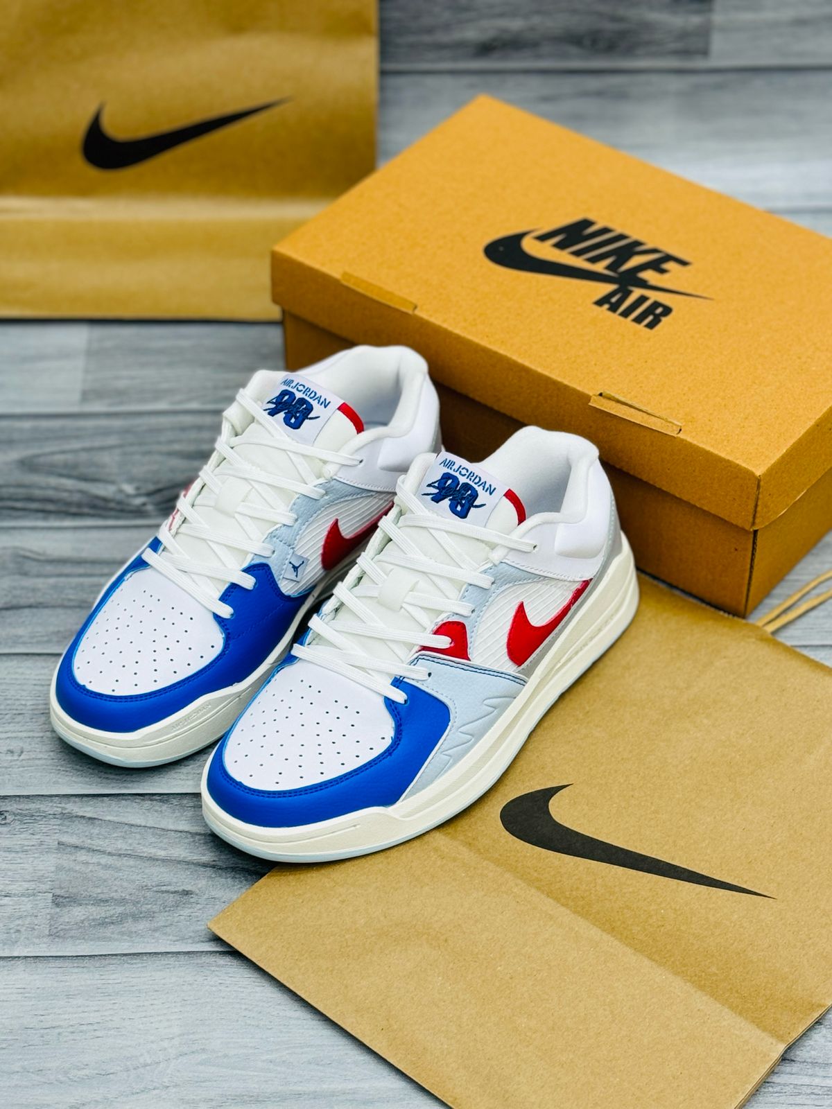 Air Jordan 1 Low SE - White/Navy/Red