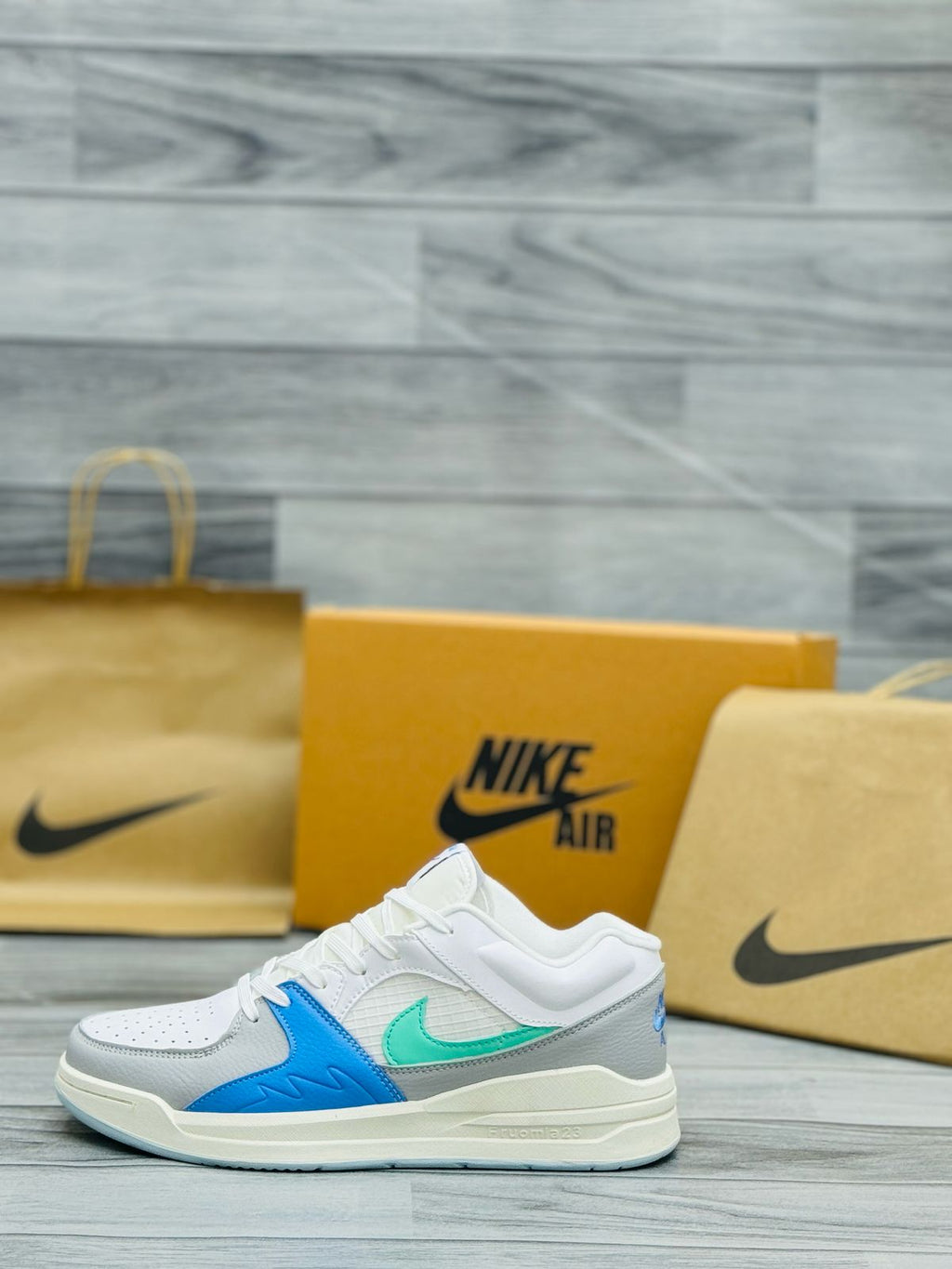 Air Jordan 1 Low SE - White/Navy/Red