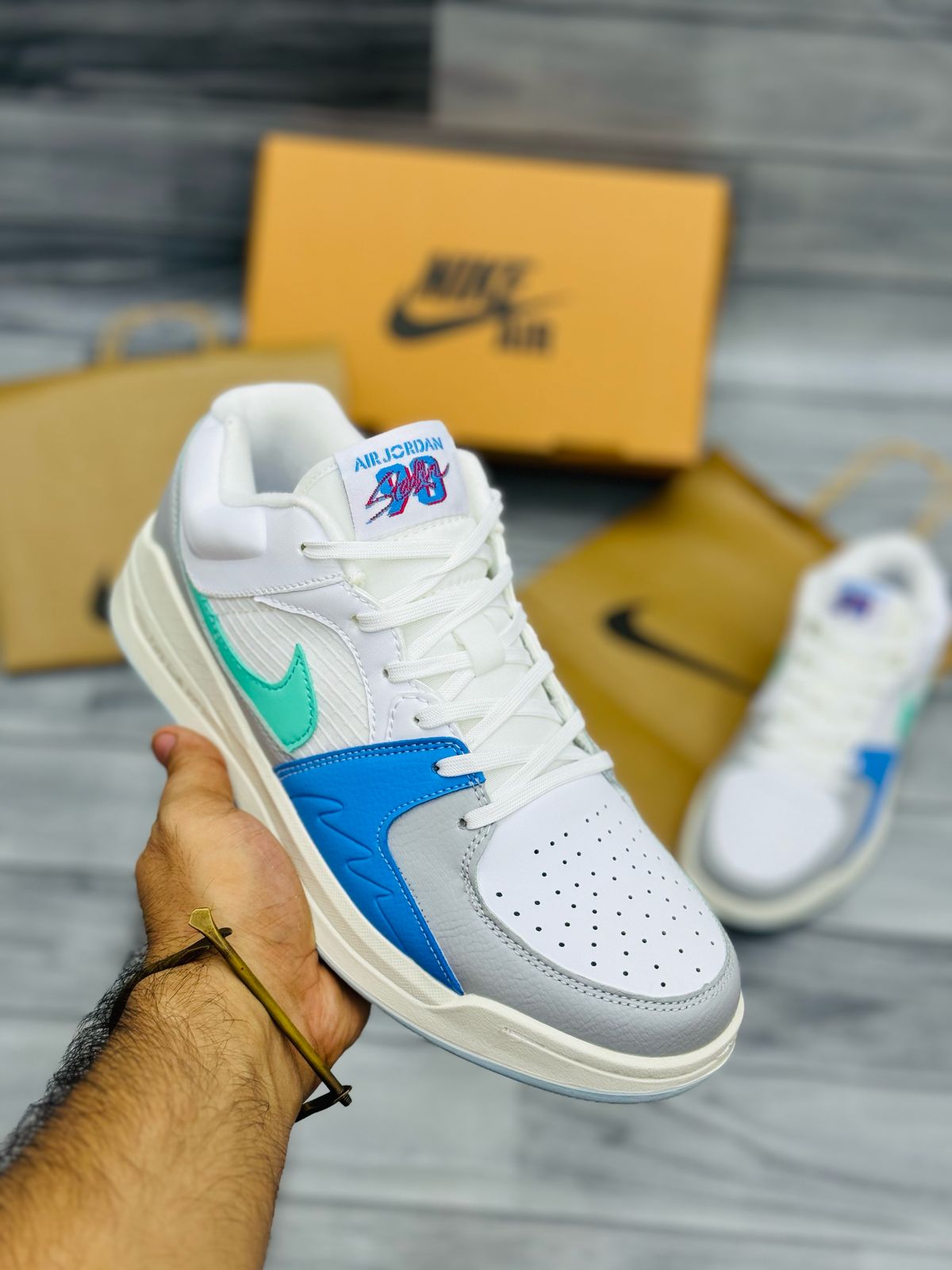 Air Jordan 1 Low SE - White/Navy/Red