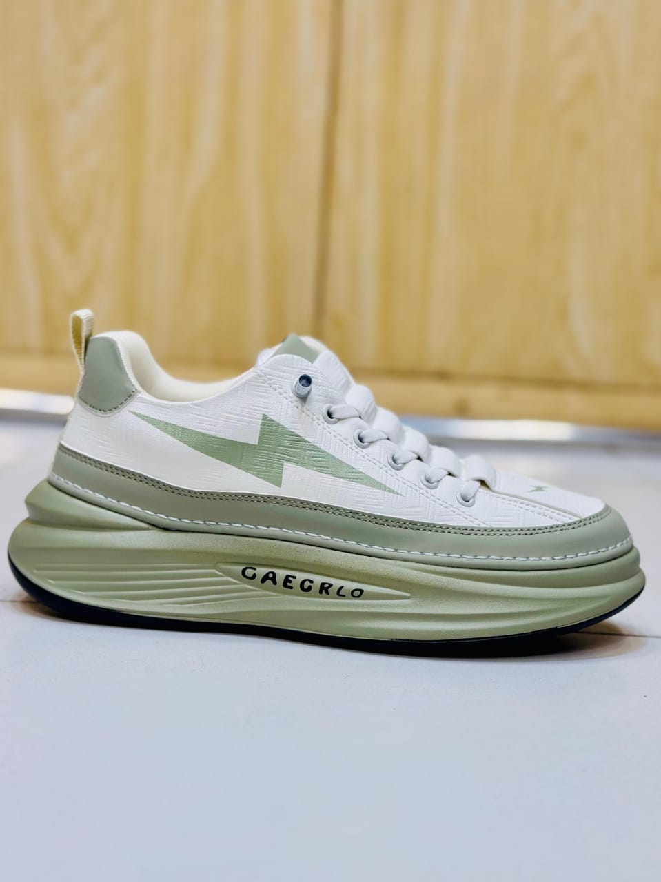 Gaegrlo Thunderbolt Sneakers