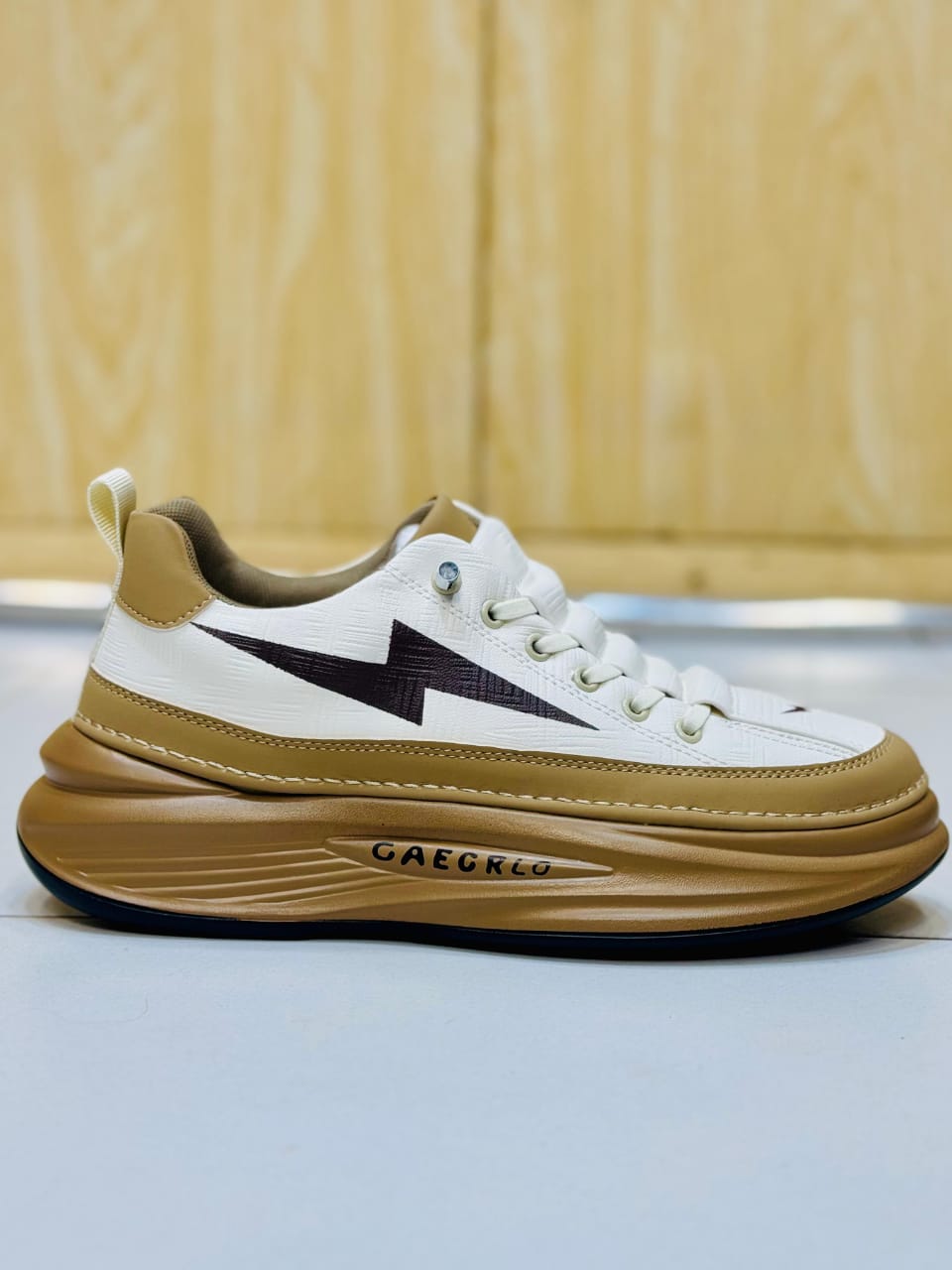 Gaegrlo Thunderbolt Sneakers