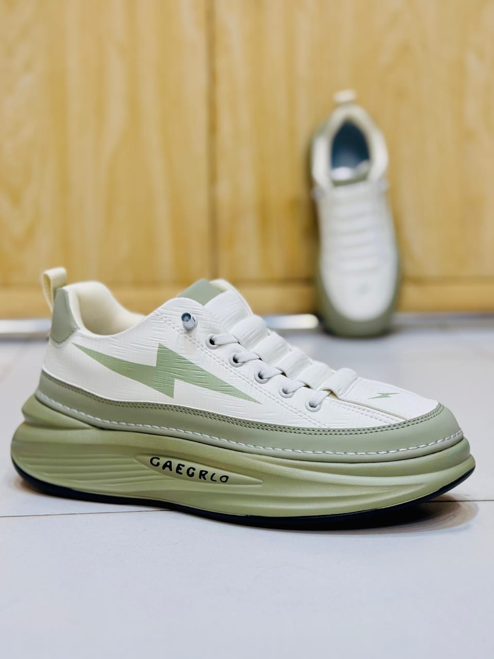 Gaegrlo Thunderbolt Sneakers