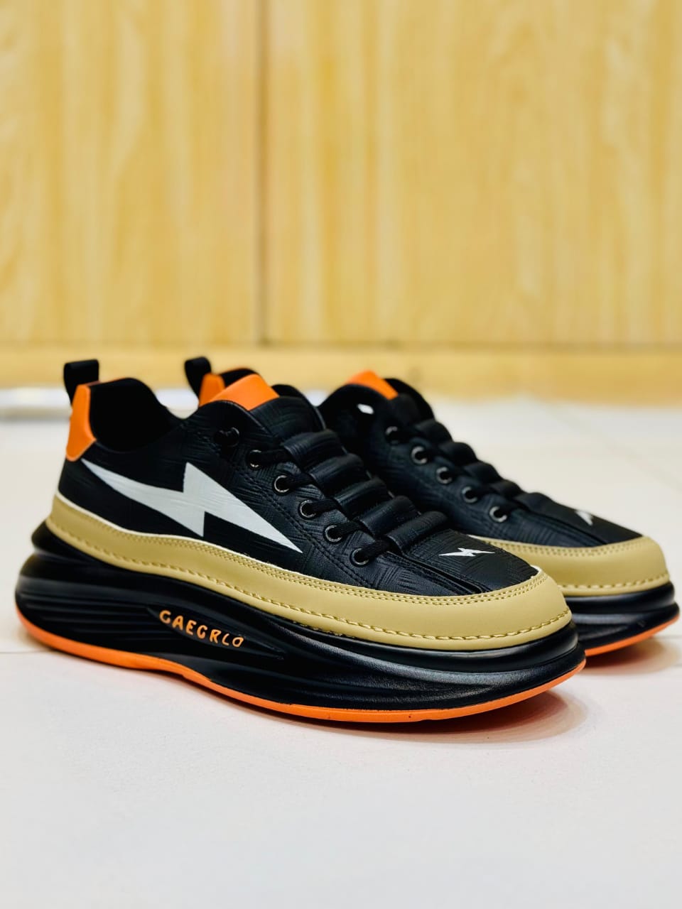 Gaegrlo Thunderbolt Sneakers