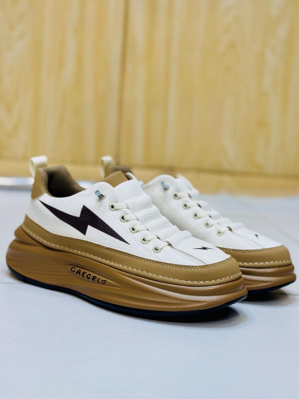 Gaegrlo Thunderbolt Sneakers