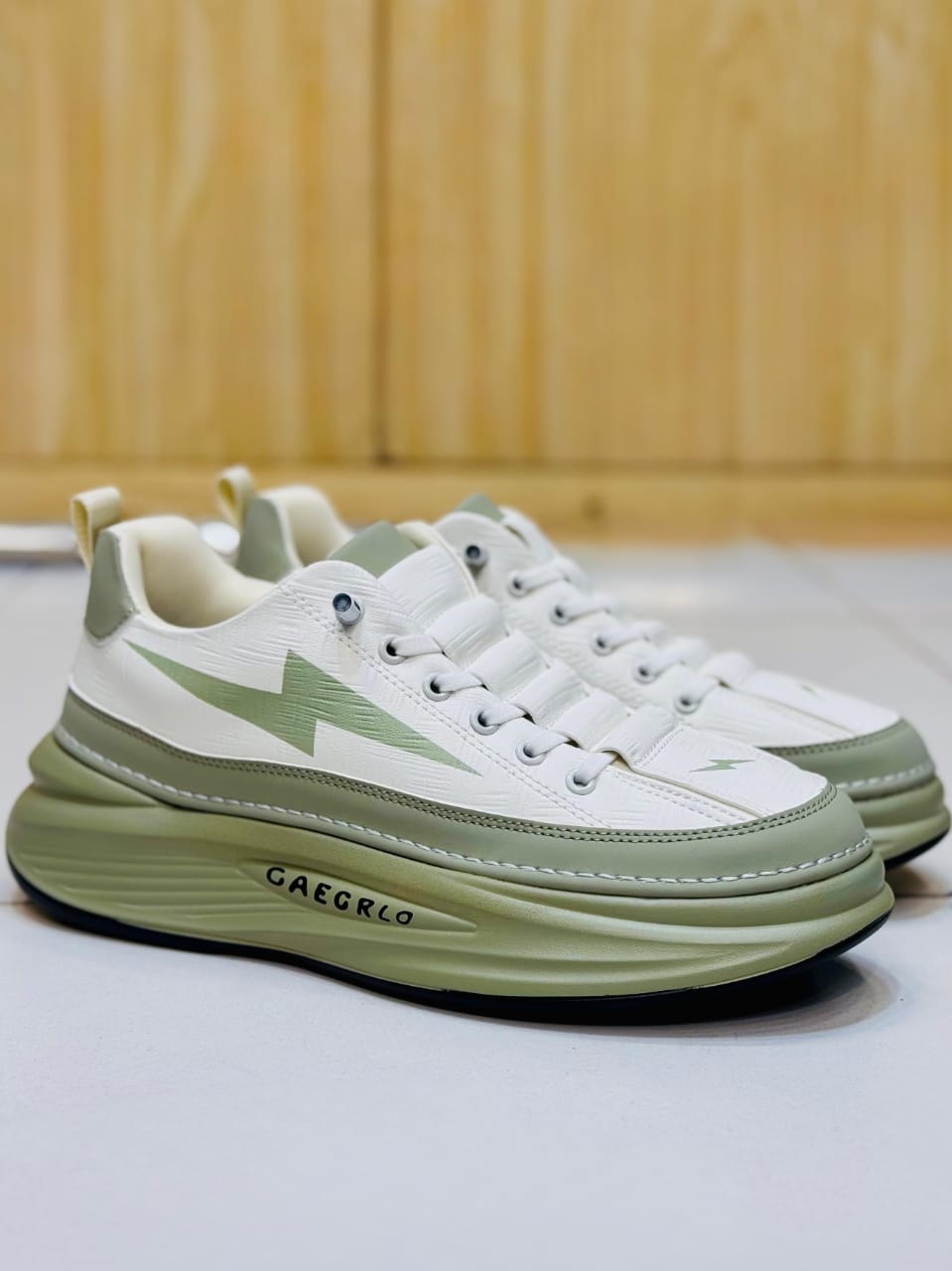 Gaegrlo Thunderbolt Sneakers