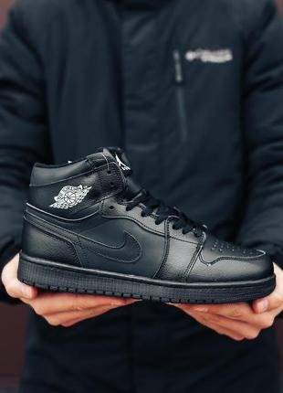 Air Jordan 1 Mid – Triple Black Edition
