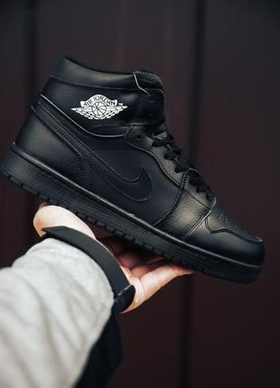 Air Jordan 1 Mid – Triple Black Edition