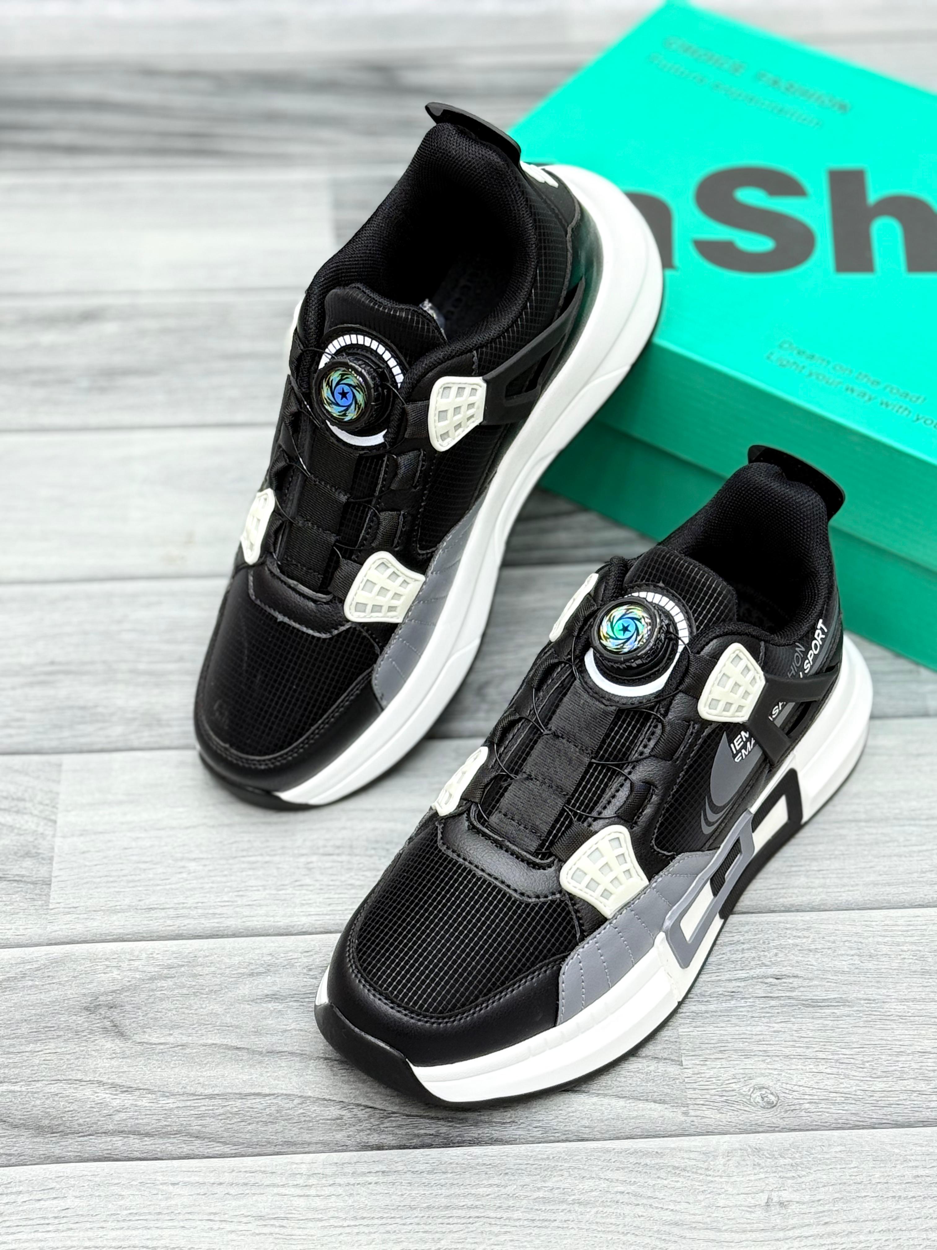 Men's Fashion Sneakers – Black & White Trendy Sports Shoes