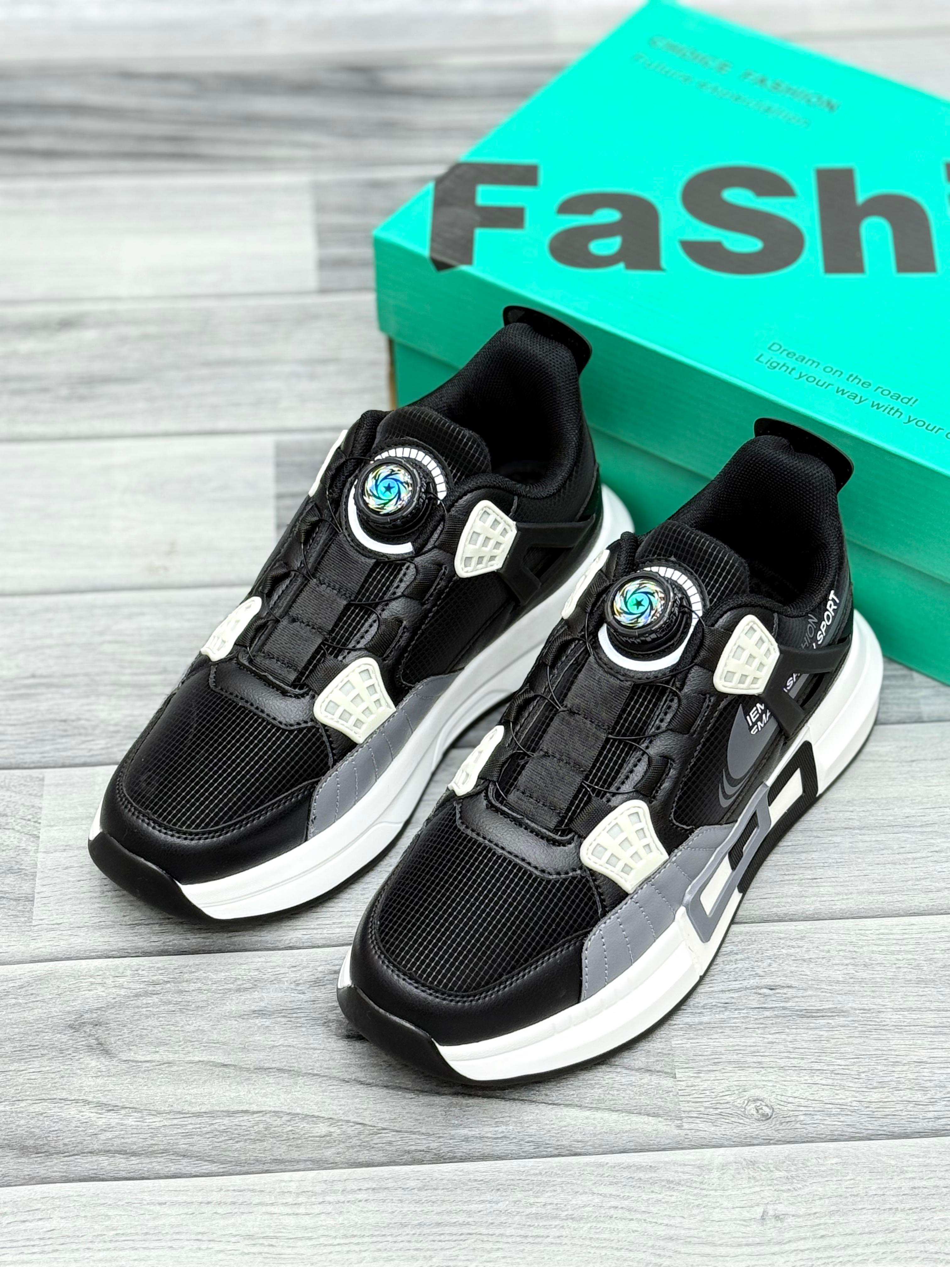 Men's Fashion Sneakers – Black & White Trendy Sports Shoes